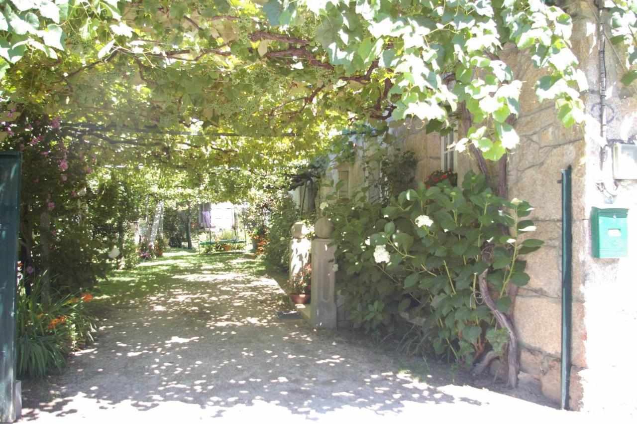 ビラノーバ・デ・アロウサ Vivienda Tradicional Con Jardin Y Patio Interiorヴィラ エクステリア 写真