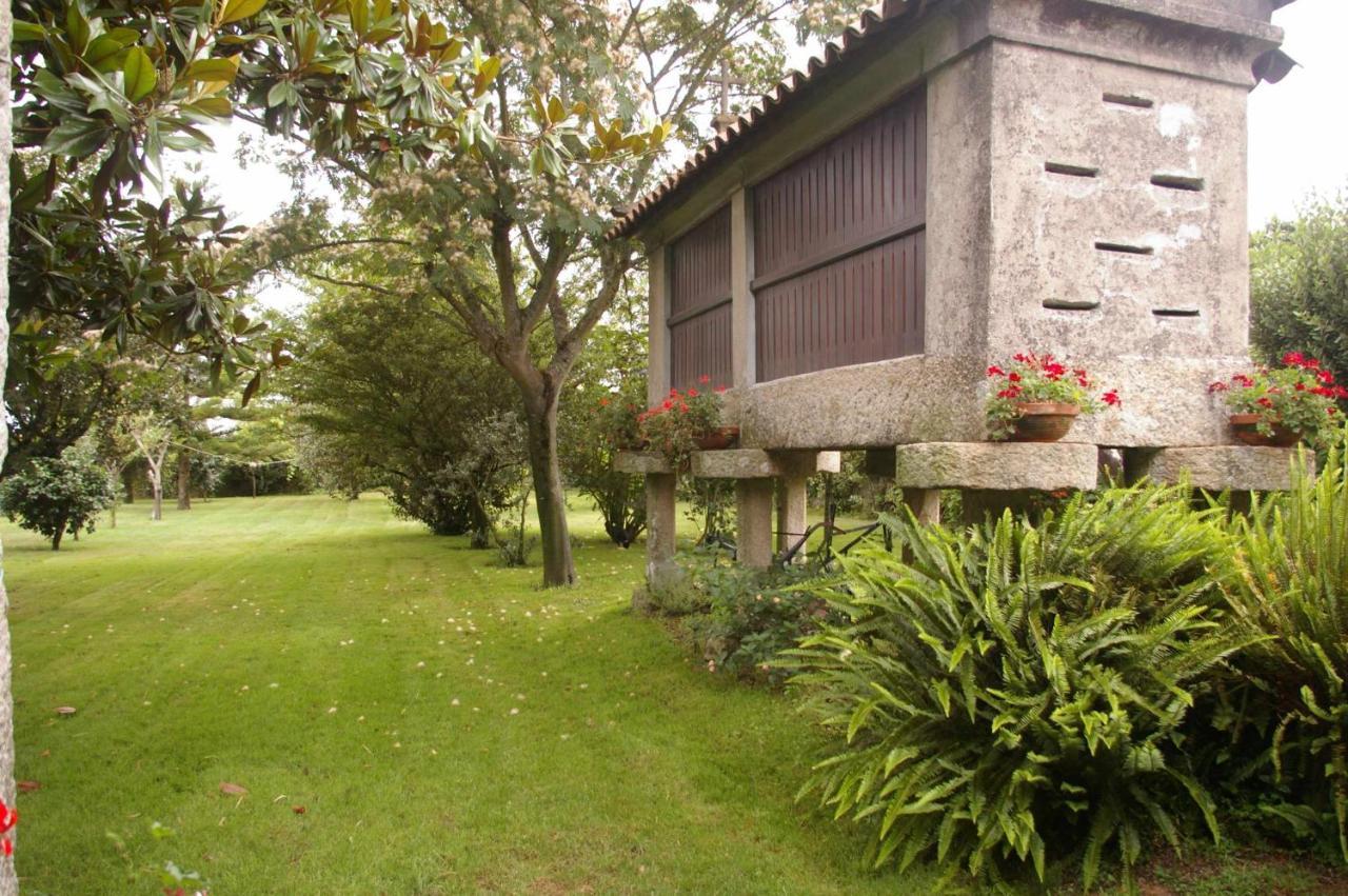 ビラノーバ・デ・アロウサ Vivienda Tradicional Con Jardin Y Patio Interiorヴィラ エクステリア 写真