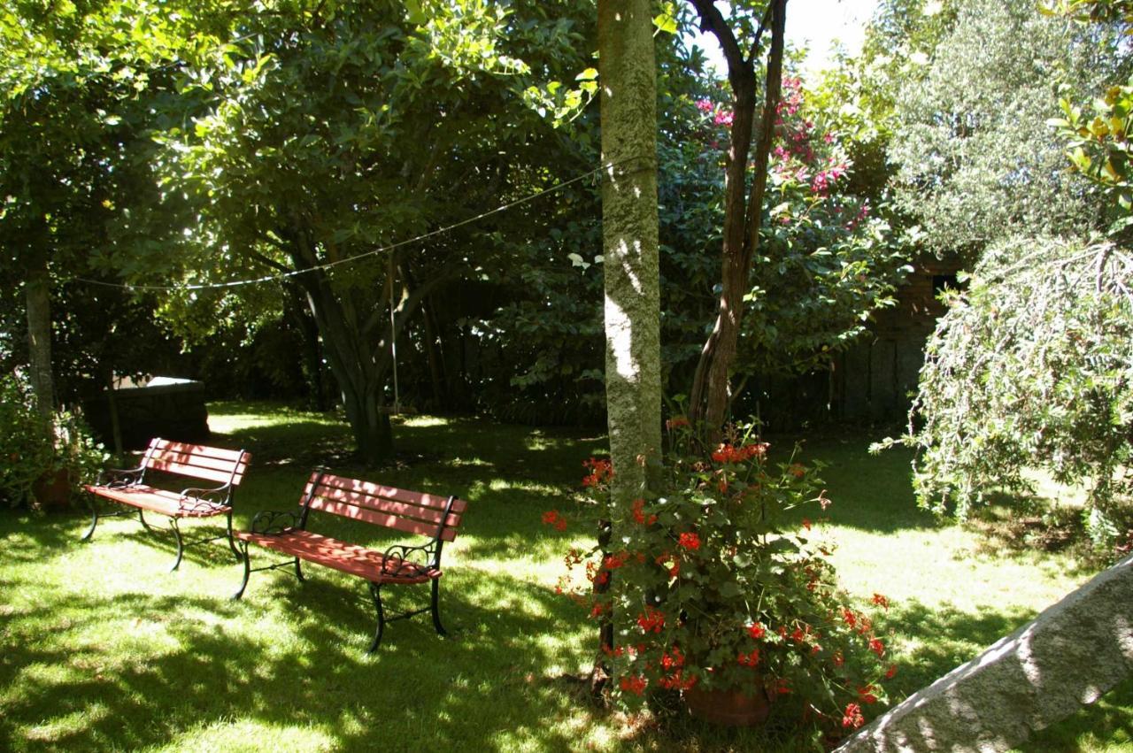 ビラノーバ・デ・アロウサ Vivienda Tradicional Con Jardin Y Patio Interiorヴィラ エクステリア 写真