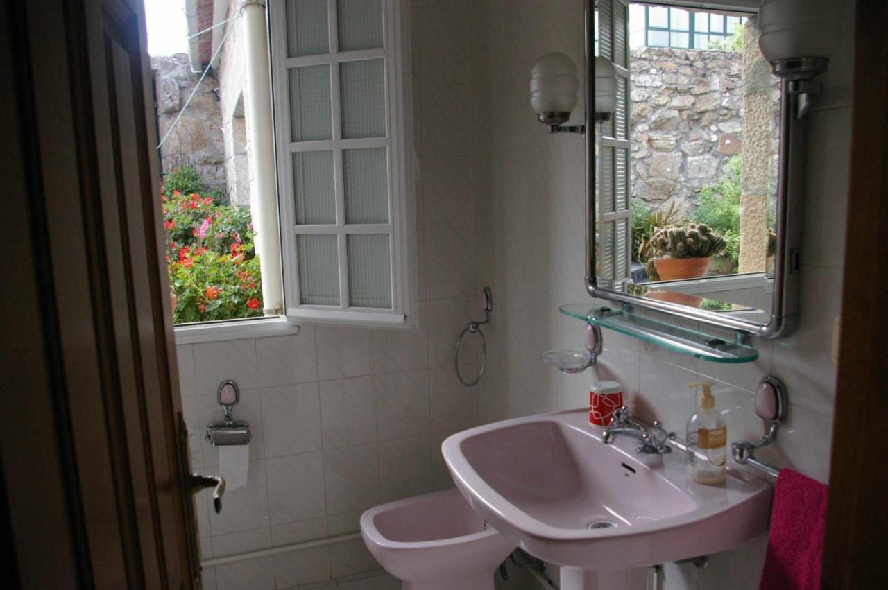 ビラノーバ・デ・アロウサ Vivienda Tradicional Con Jardin Y Patio Interiorヴィラ エクステリア 写真